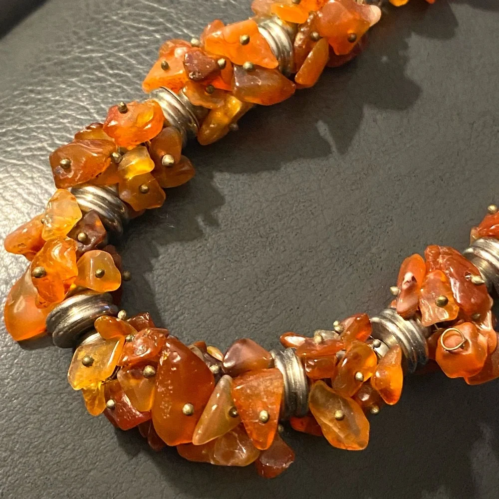 Elegant Carnelian Chip Beaded Chocker Style Necklace Silver Tone Spacer Beads